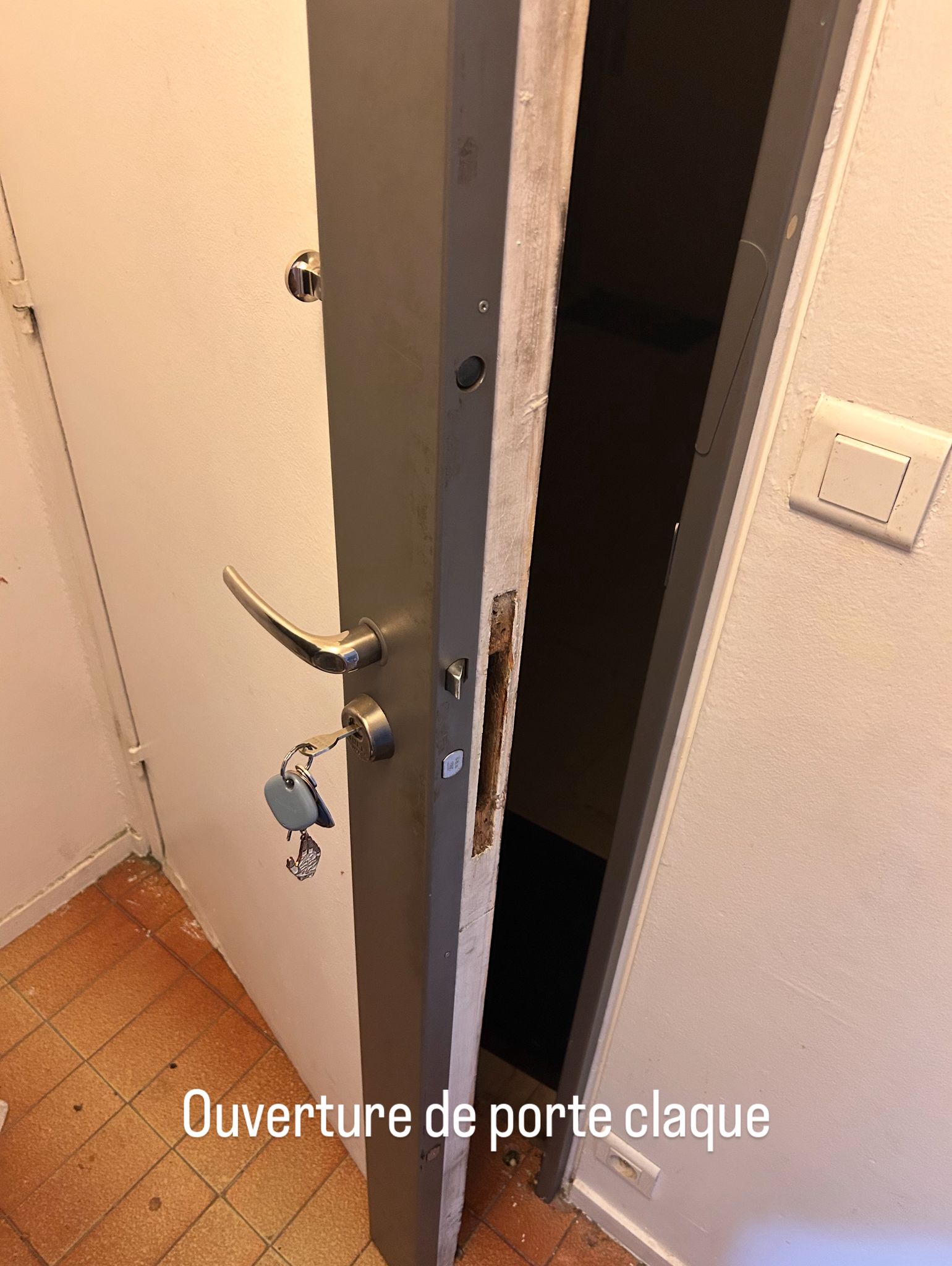 Ouverture Porte Claquée